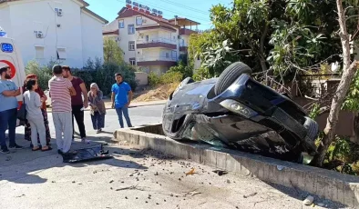 Antalya’da Otomobil İstinat Duvarına Çarptı, Sürücü Yaralandı