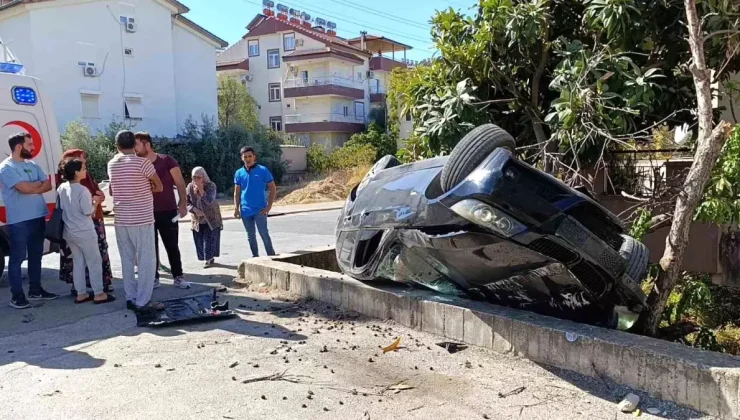 Antalya’da Otomobil İstinat Duvarına Çarptı, Sürücü Yaralandı